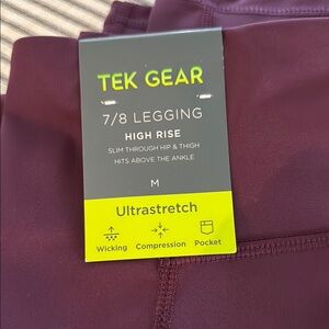 Tek Gear High Rise 7/8 Legging in Burgundy